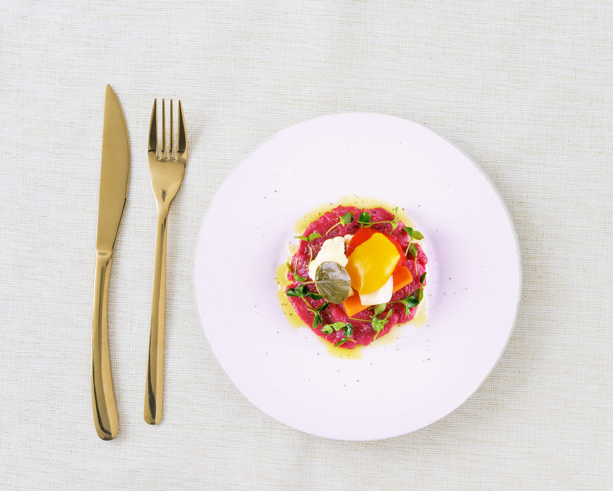 Carpaccio di manzo, Giardiniera di Morgan e foglie di cappero